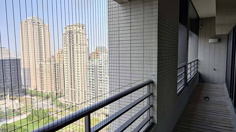 【隱形鐵窗法規】安裝隱形鐵窗管委會有權阻攔嗎?公寓大廈防墜規定此篇必看!